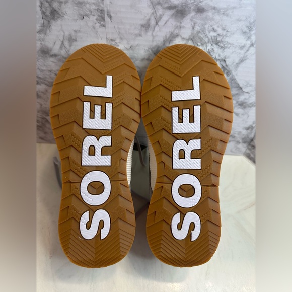 Sorel Women's Out N About III Low Sneaker - Moonstone/Dove 9.5 - Picture 6 of 8